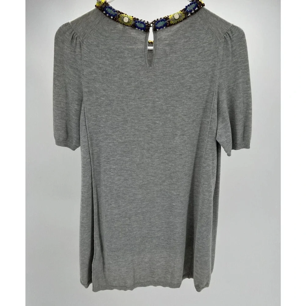 ANTHROPOLOGIE Knit Top W/Beaded Neckline Light Gray Short Sleeve Size M - Picture 8 of 12